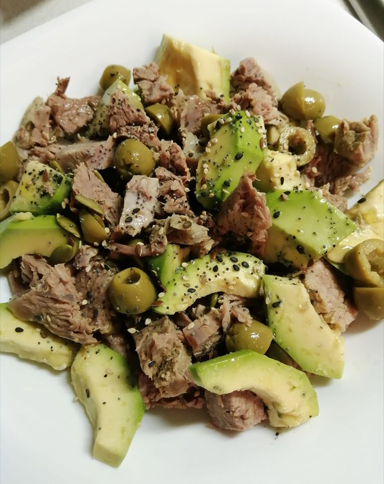 Insalata di vitella, avocado e olive