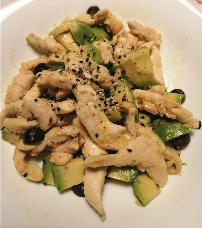 Straccetti di pollo con cocco avocado e olive