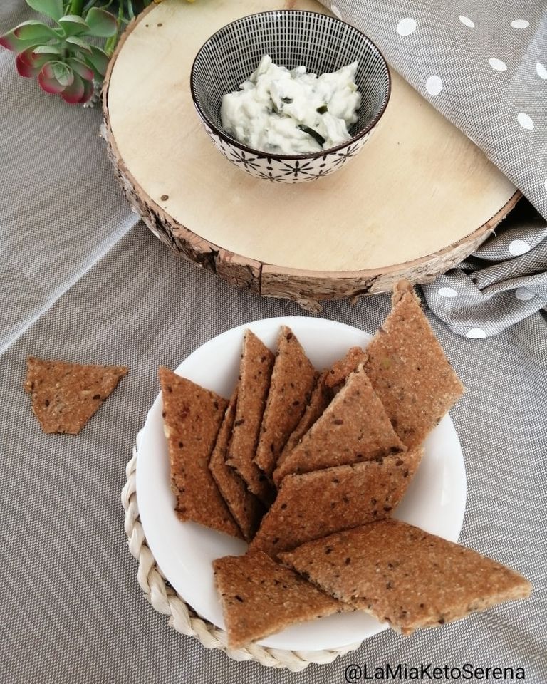 Crackers al formaggio chetogenici